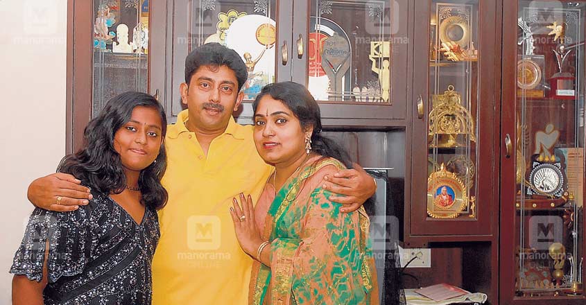 asokan-with-family-old-photo asokan-with-family-old-photo