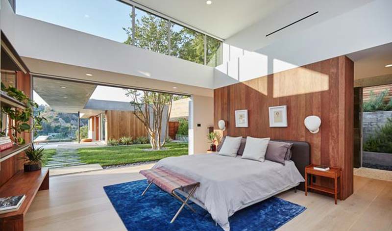 Priyanka-Nick-Beverly-bed Priyanka-Nick-Beverly-bed