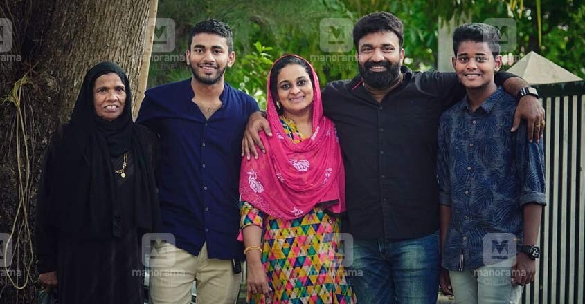 kottayam-nazeer-family kottayam-nazeer-family