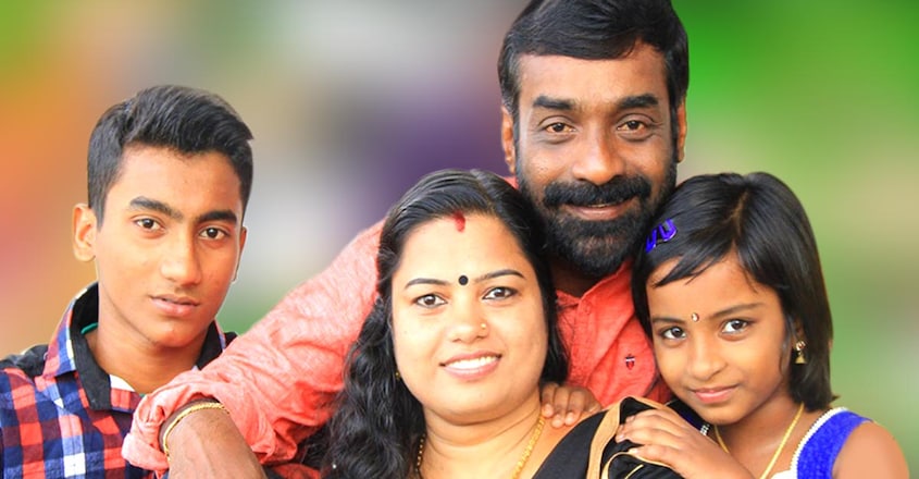 sajan-palluruthy-family sajan-palluruthy-family