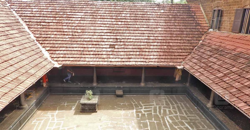 varikasheri-mana-courtyard varikasheri-mana-courtyard