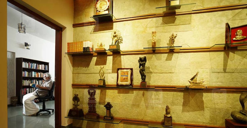 m-mukundan-house-shelf m-mukundan-house-shelf