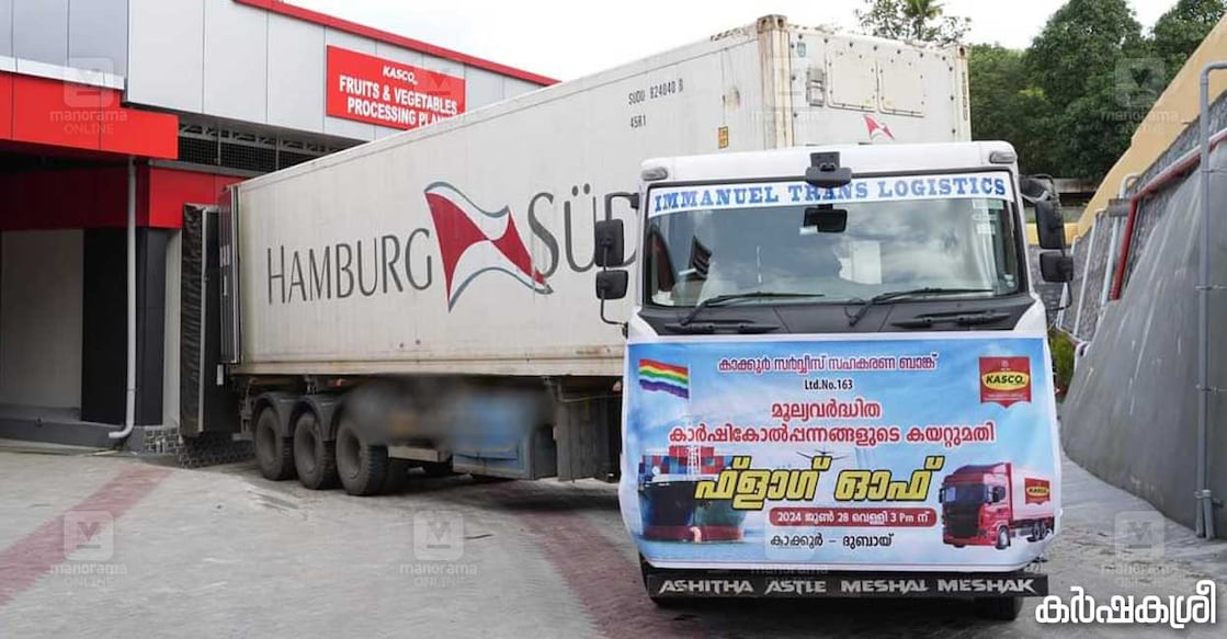 tapioca-load കപ്പ പാക്കറ്റ് നിറച്ച കണ്ടെയ്നർ കാക്കൂരിൽനിന്നു പുറപ്പെടുന്നു