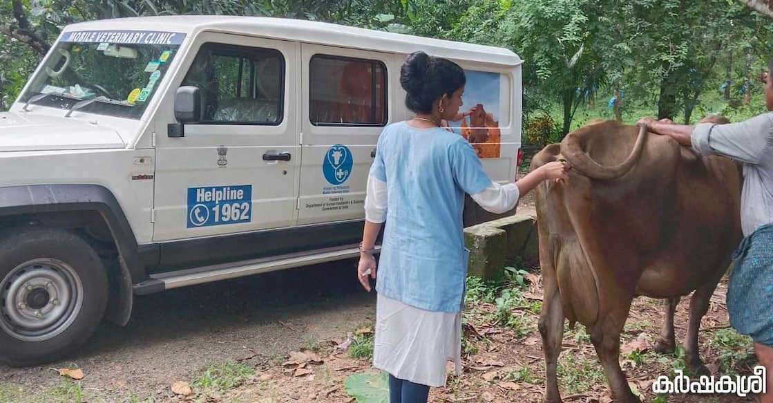 animal-husbandry മൃഗസംരക്ഷണ വകുപ്പിന്റെ മൊബൈൽ വെറ്ററിനറി ക്ലിനിക്ക് വഴിയുള്ള സേവനം. ചിത്രത്തിന് കടപ്പാട്: മൃഗസംരക്ഷണ വകുപ്പ്