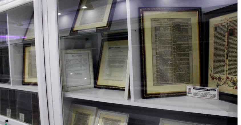 bible-showcase bible-showcase