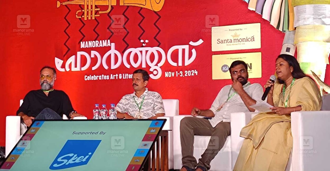 ഉണ്ണി ആർ, സന്തോഷ് ഏച്ചിക്കാനം, എസ്. ഹരീഷ് എന്നിവർ പങ്കെടുത്ത ചർച്ചയിൽ നിന്ന്.