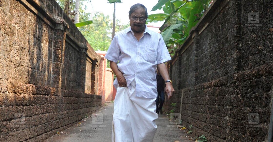 KOZHIKODE  10th April 2014 : Jnanpith award winner  writer MT Vasudevan Nair coming to the polling booth during the Lok Sabha election 2014 at St Vincent HSS  / Photo: James Arpookara , CLT #

