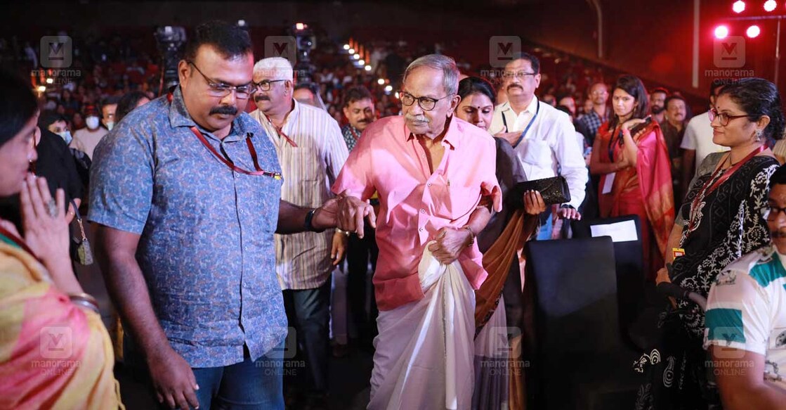 എംടി കാലം – നവതിവന്ദനം എംടി കാലം – നവതിവന്ദനം ചടങ്ങിൽ നിന്ന്