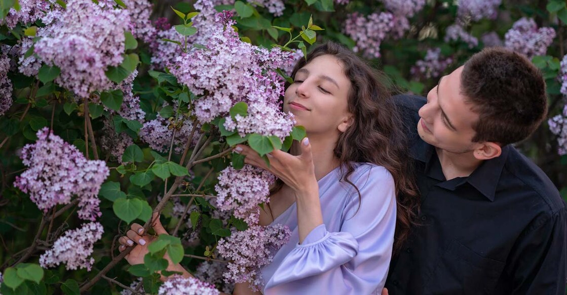 lovers-in-garden