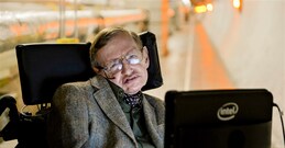 തകർപ്പൻ ആശയങ്ങൾ 'സിംപിളായി', പ്രപഞ്ച രഹസ്യം തേടുന്ന സ്റ്റീഫൻ ഹോക്കിങ്ങിന്റെ പുസ്തകങ്ങൾ