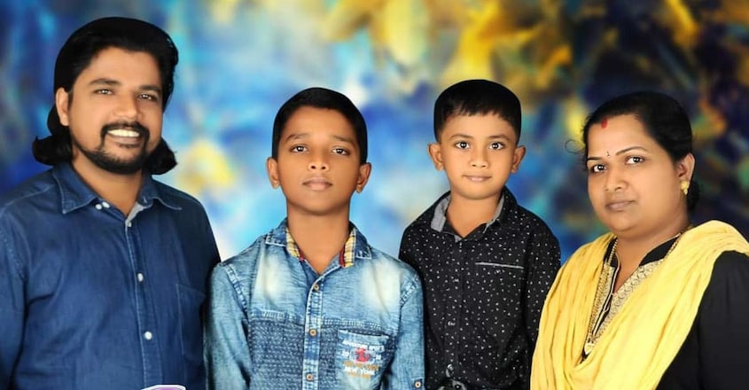 unni-raj-family unni-raj-family