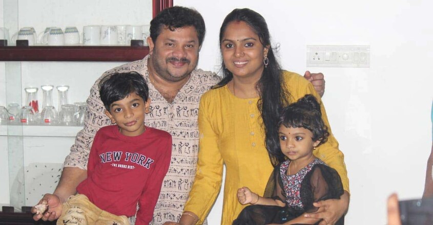 hareesh-kanaran-family hareesh-kanaran-family