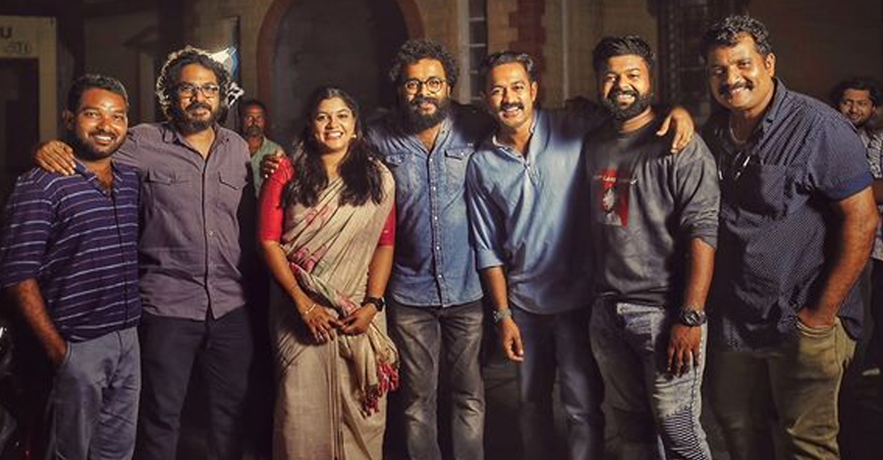 ഒന്നെടുത്താൽ രണ്ടെണ്ണം ഫ്രീ; കിഷ്കിന്ധാ കാണ്ഡത്തിന്റെ ക്യാമറയും കഥയും ...