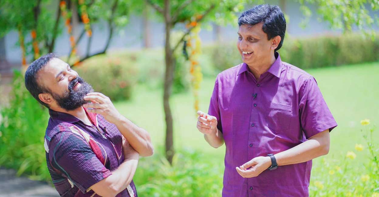 ‘കുഴി’ വിവാദത്തിനിടെ ചാക്കോച്ചനൊപ്പം നർമം പങ്കിട്ട് മുഹമ്മദ് റിയാസ് ...