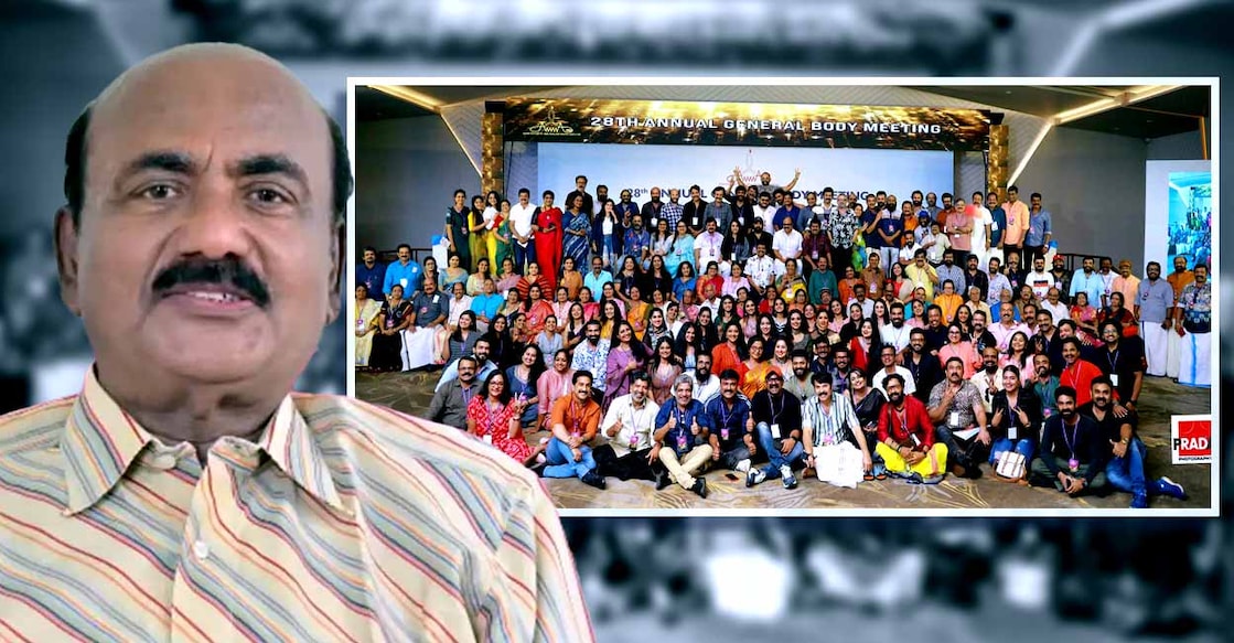 ആലപ്പി അഫ്റഫ്, ഇൻസെറ്റിൽ അമ്മയിലെ ജനറൽ ബോഡി മീറ്റിങ്ങിലെ ഗ്രൂപ്പ് ഫോട്ടോ