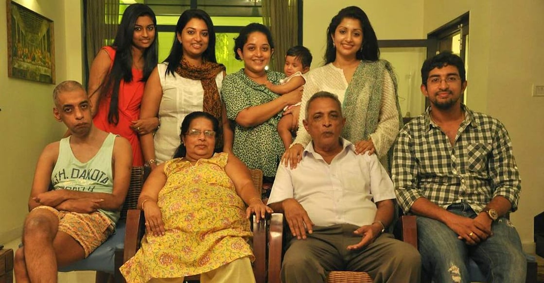 Family photo of actor Meera Jasmine മീര ജാസ്മിൻ കുടുംബത്തോടൊപ്പം (ഇൻസ്റ്റഗ്രാം)