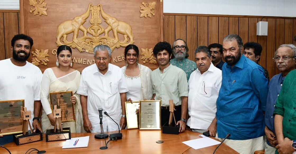 state-honours-kani-n-divya കാൻ ചലച്ചിത്രമേളയിൽ മലയാളത്തിന്റെ അഭിമാനം ഉയർത്തിയ ചലച്ചിത്രപ്രവർത്തകരെ ആദരിച്ചപ്പോൾ (Photo: Special Arrangement)