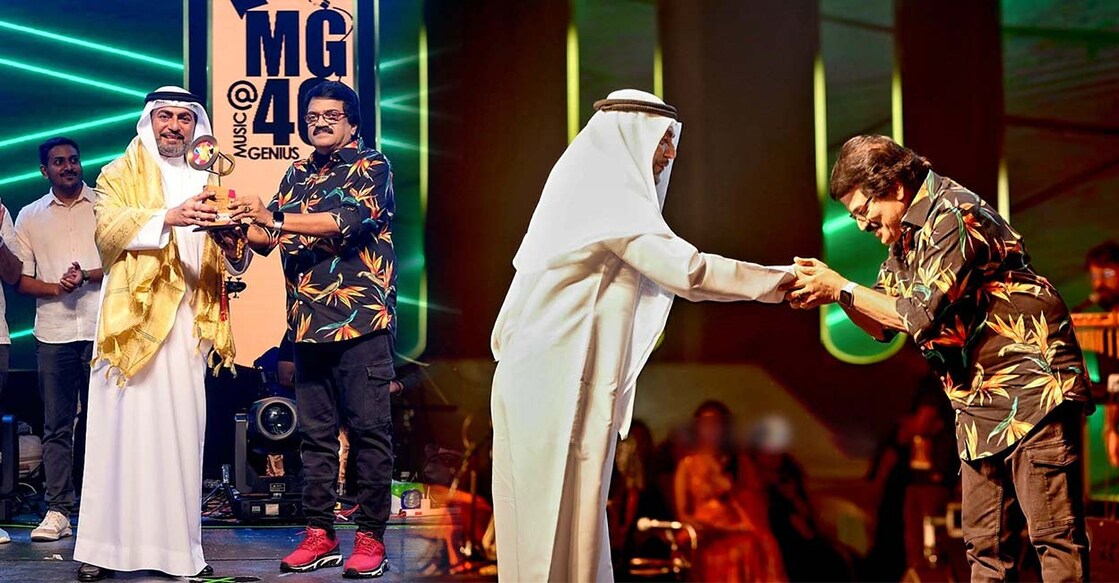 എം.ജി.ശ്രീകുമാറിനെ മുഹമ്മദ് ബിൻ അബ്ദുല്ല അൽ മർസൂഖി ആദരിക്കുന്നു (ഫെയ്സ്ബുക്)