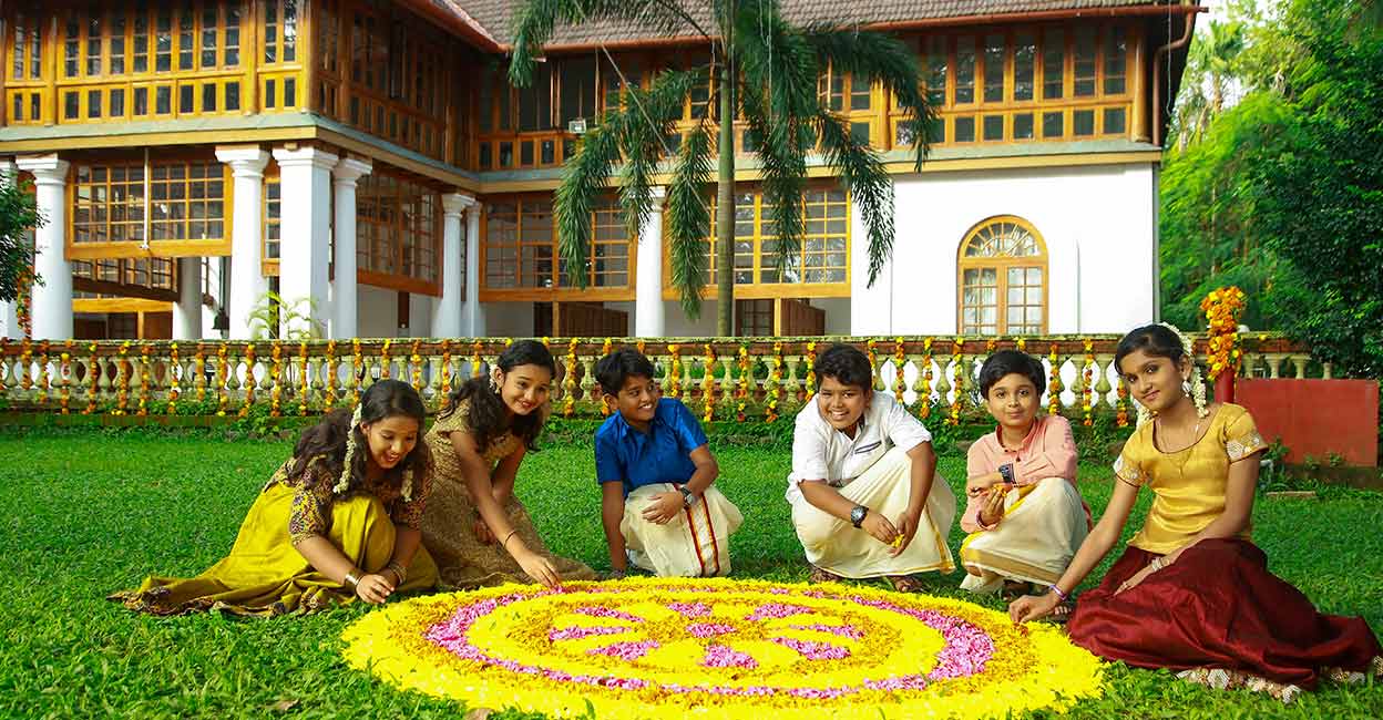 പൂവിളി പൂവിളി പൊന്നോണമായി....; പൂമണം പേറുന്ന ഓണക്കാലം, മായാതെയിന്നുമാ കാവ്യഭംഗി!