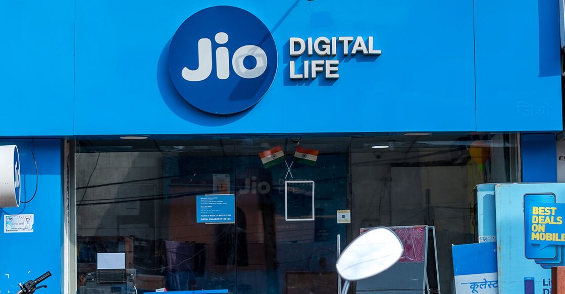 jio റിലയൻസ് ജിയോ ഡിജിറ്റൽ ലൈഫ് സ്റ്റോർ (Picture credit: Mrinal Pal/iStock)