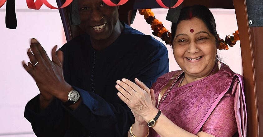 false INDIA-SENEGAL-DIPLOMACY-E-RICKSHAW-TRANSPORT