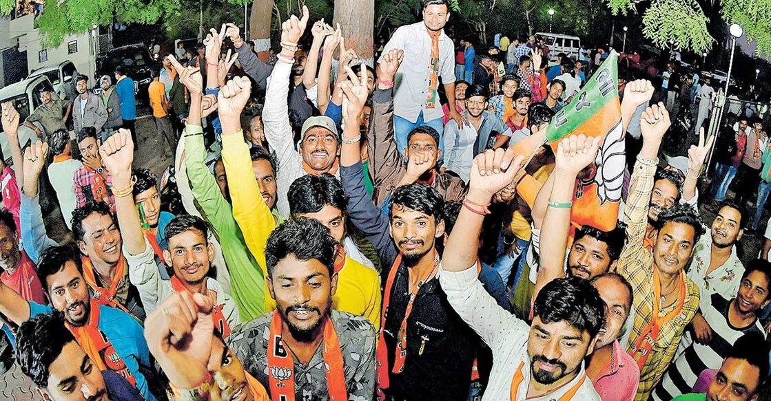 bjp-members വോട്ട് കൂടുമ്പോഴും സീറ്റ് കുറഞ്ഞ് ബിജെപി