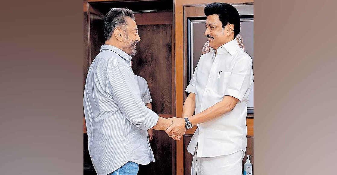 സഖ്യചർച്ചയ്ക്കായി ഡിഎംകെ ആസ്ഥാനത്തെത്തിയ മക്കൾ നീതി മയ്യം അധ്യക്ഷനും നടനുമായ കമൽഹാസൻ തമിഴ്നാട് മുഖ്യമന്ത്രിയും ഡിഎംകെ അധ്യക്ഷനുമായ എം.കെ.സ്റ്റാലിനൊപ്പം സഖ്യചർച്ചയ്ക്കായി ഡിഎംകെ ആസ്ഥാനത്തെത്തിയ മക്കൾ നീതി മയ്യം അധ്യക്ഷനും നടനുമായ കമൽഹാസൻ തമിഴ്നാട് മുഖ്യമന്ത്രിയും ഡിഎംകെ അധ്യക്ഷനുമായ എം.കെ.സ്റ്റാലിനൊപ്പം