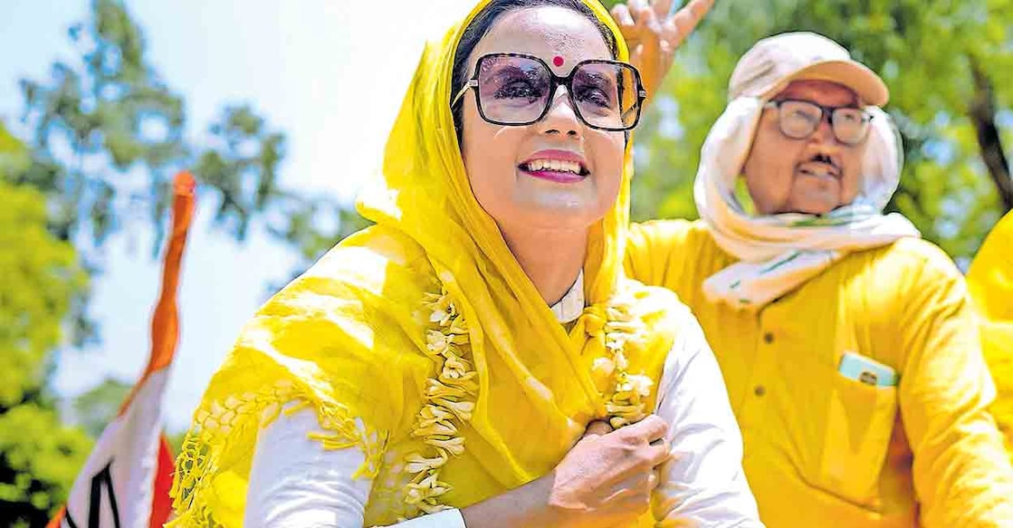 Mahua-Moitra തൃണമൂൽ നേതാവ് മഹുവ മൊയ്ത്ര ബംഗാളിലെ നാദിയ ജില്ലയിൽ തിരഞ്ഞെടുപ്പ് പ്രചാരണം നടത്തുന്നു. ചിത്രം: പിടിഐ
