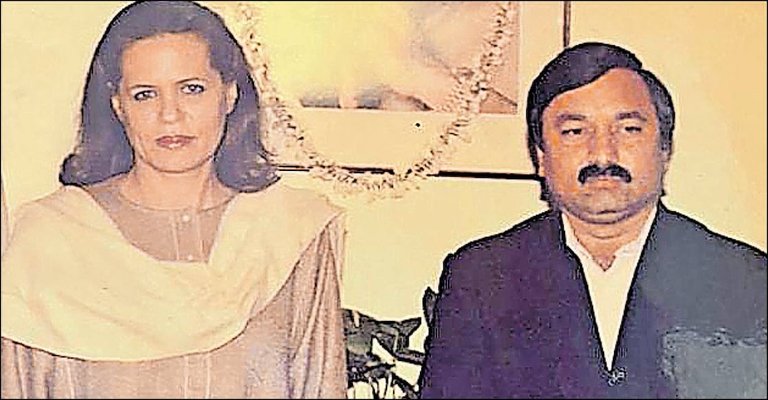 sonia-gandhi-kl-sharma 1) സോണിയ 2) കെ.എൽ.ശർമ.