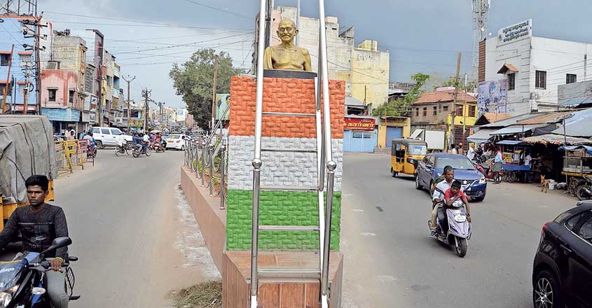 Gandhji-Statue-Madhurai Gandhji-Statue-Madhurai