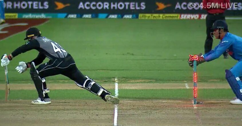 seifert-stumped-dhoni seifert-stumped-dhoni