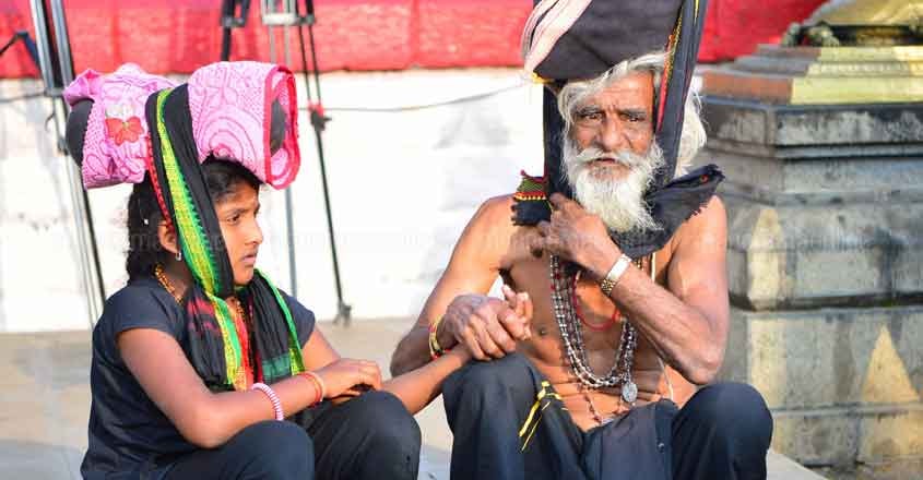 sabarimala-nikhil-kumba-pooja-devotees sabarimala-nikhil-kumba-pooja-devotees