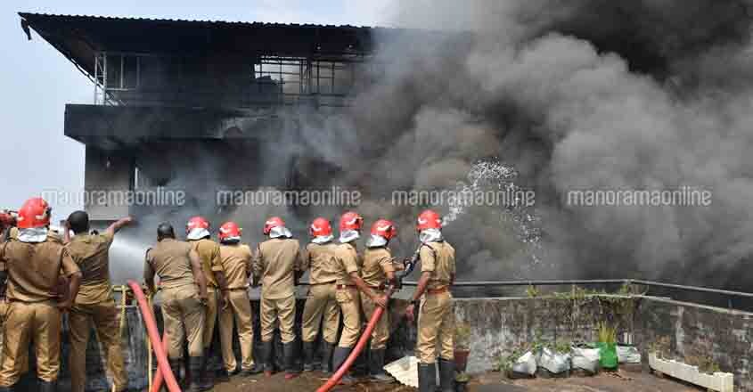 paragon-fire-kochi-1 paragon-fire-kochi-1