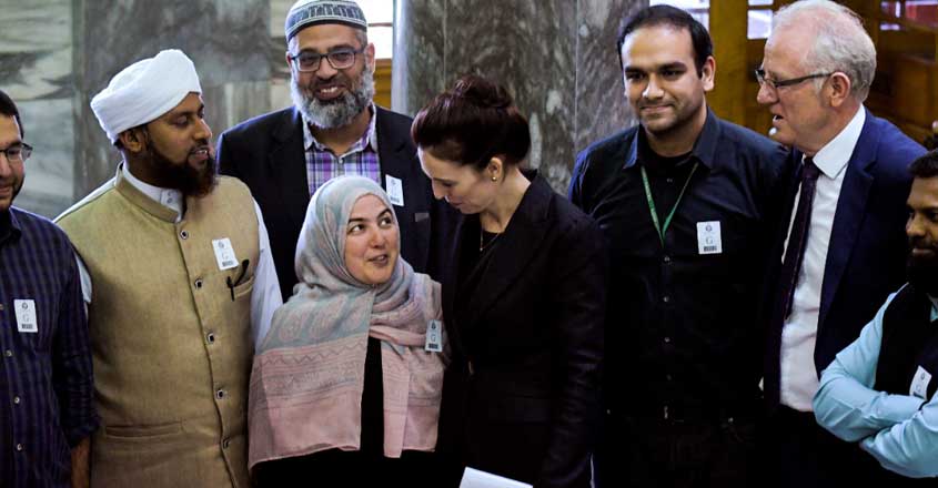 jacinda-ardern-speaks-with-relatives-1 jacinda-ardern-speaks-with-relatives-1