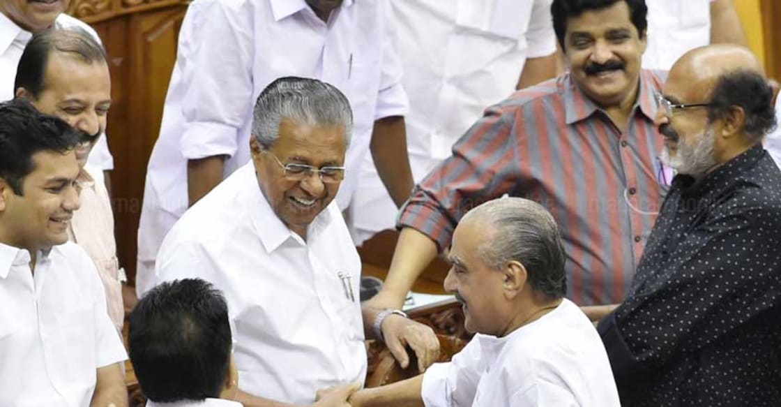 Pinarayi_Vijayan_and_Thomas_Issac കെ.എം.മാണി എംഎൽഎമാർക്കൊപ്പം