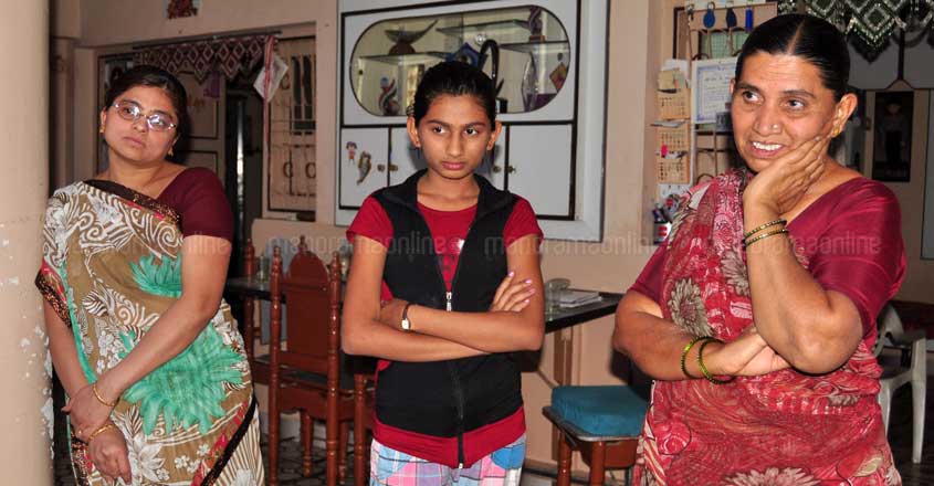 amits-wife-daugher-and-mother amits-wife-daugher-and-mother