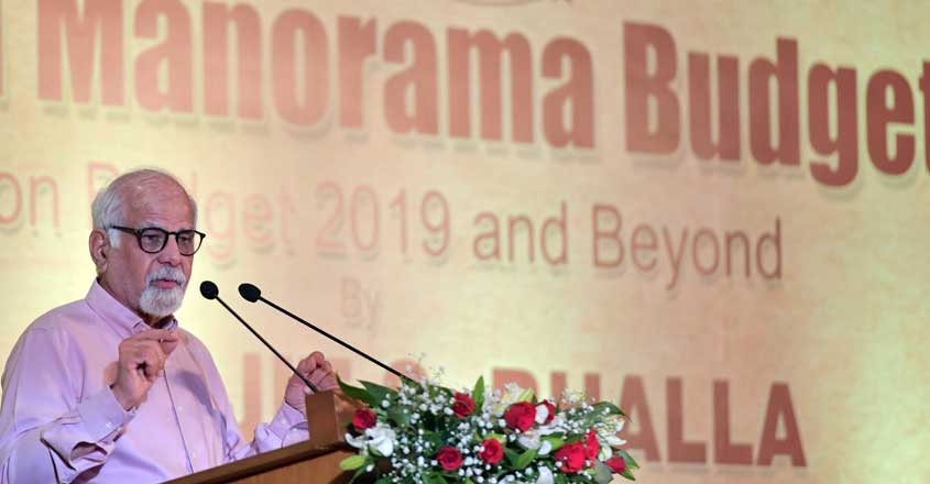 Dr. Surjith S Bhalla delivering Malayala Manorama Budget lecture Dr. Surjith S Bhalla delivering Malayala Manorama Budget lecture