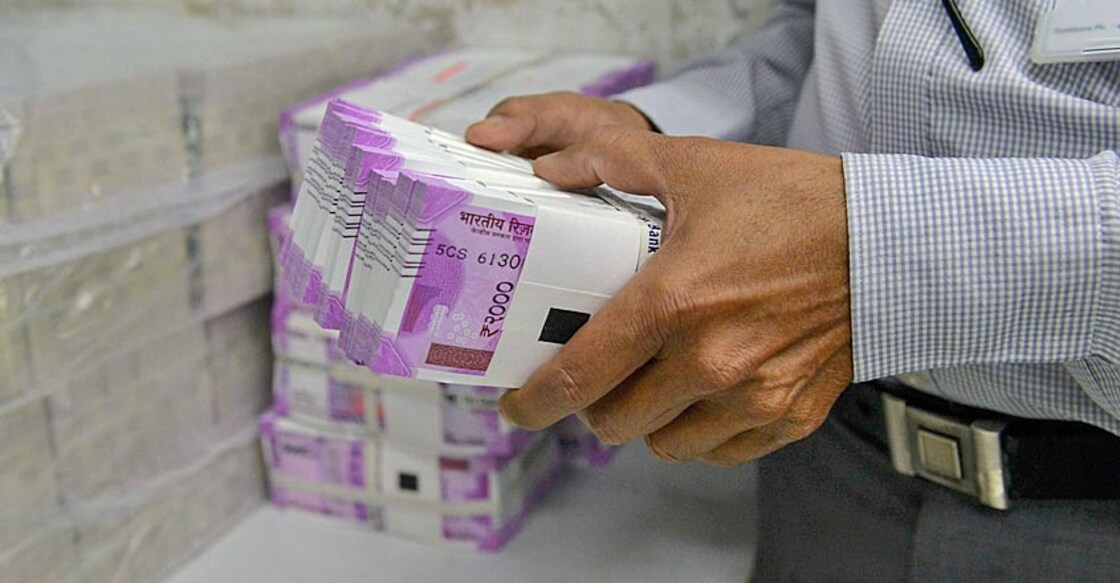 INDIA-ECONOMY-CURRENCY INDIA-ECONOMY-CURRENCY