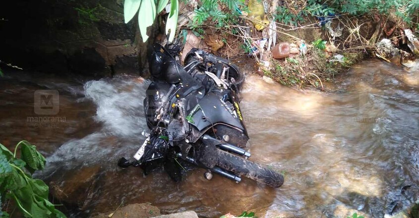 bike-accident-kannur bike-accident-kannur
