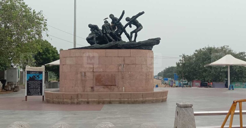 marina-beach-statue marina-beach-statue