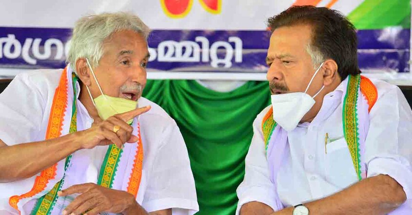 Oommen-Chandy-and-Ramesh-Chennithala Oommen-Chandy-and-Ramesh-Chennithala