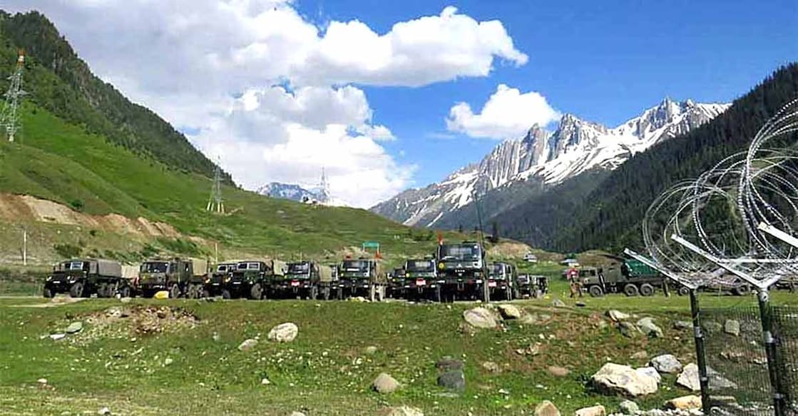 India-China-Border ലഡാക്കിലേക്കുള്ള വഴിയിൽ ബൽത്താലിൽ ക്യാംപ് ചെയ്തിരിക്കുന്ന ഇന്ത്യൻ സൈന്യം (ഫയൽ ചിത്രം)