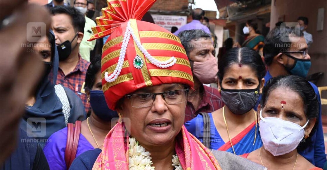 ഒറ്റപ്പാലം നഗരസഭാ ചെയർപഴ്സനായി തിരഞ്ഞെടുക്കപ്പെട്ട സിപിഎം അംഗം കെ. ജാനകീദേവി. 