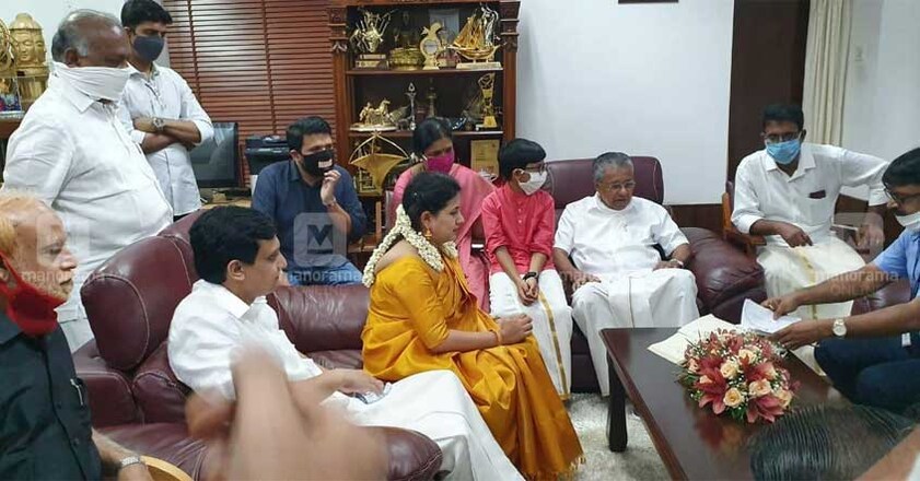 muhammad-riyaz-veena-pinarayi muhammad-riyaz-veena-pinarayi