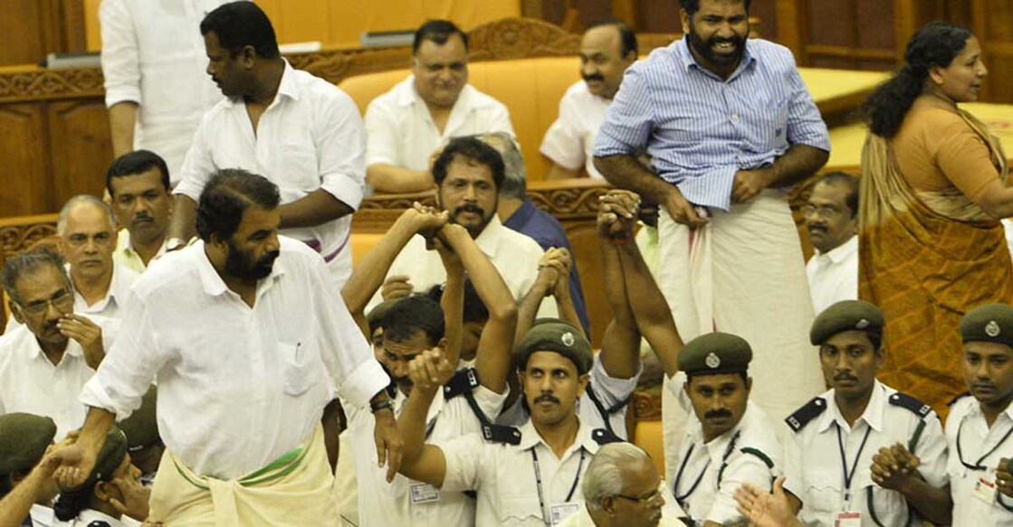 uproar-in-kerala-assembly uproar-in-kerala-assembly
