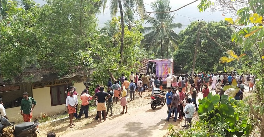 kasargod-bus-accident-4 kasargod-bus-accident-4
