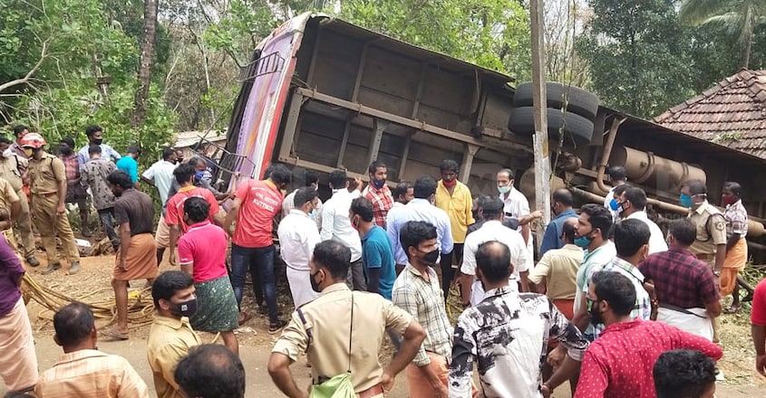 kasargod-bus-accident-5 kasargod-bus-accident-5