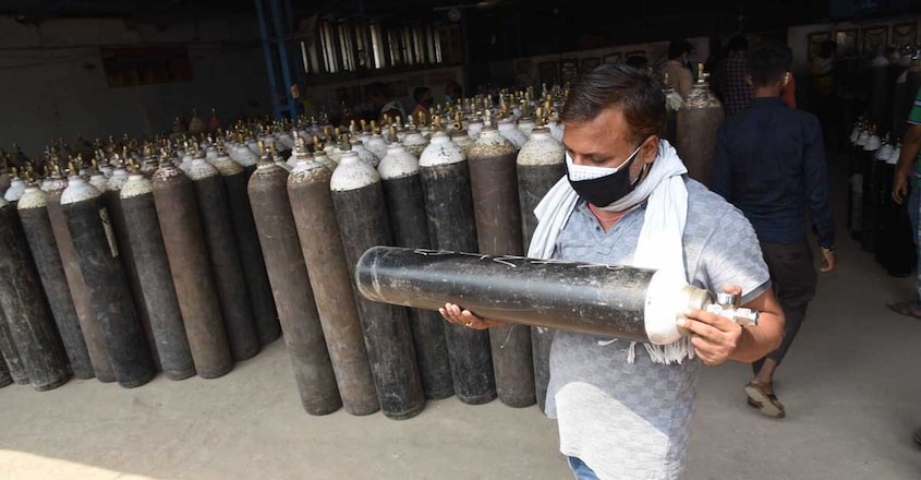 Patna: A family member of a COVID-19 patient carries an oxygen cylinder for refilling outside a filling center, in Patna on Thursday, 29 April, 2021.(Photo:Aftab Alam Siddiqui/IANS) Patna: A family member of a COVID-19 patient carries an oxygen cylinder for refilling outside a filling center, in Patna on Thursday, 29 April, 2021.(Photo:Aftab Alam Siddiqui/IANS)