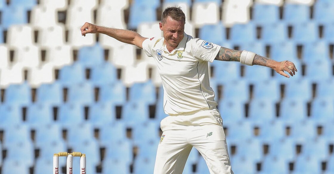 CRICKET-TEST-RSA-PAK South Africa's Dale Steyn (C) celebrates as he gets the wicket of Pakistan's Asad Shafiq on day two of the cricket test match between South Africa and Pakistan at SuperSport Park cricket stadium on December 27, 2018 in Pretoria. (Photo by Christiaan Kotze / AFP)