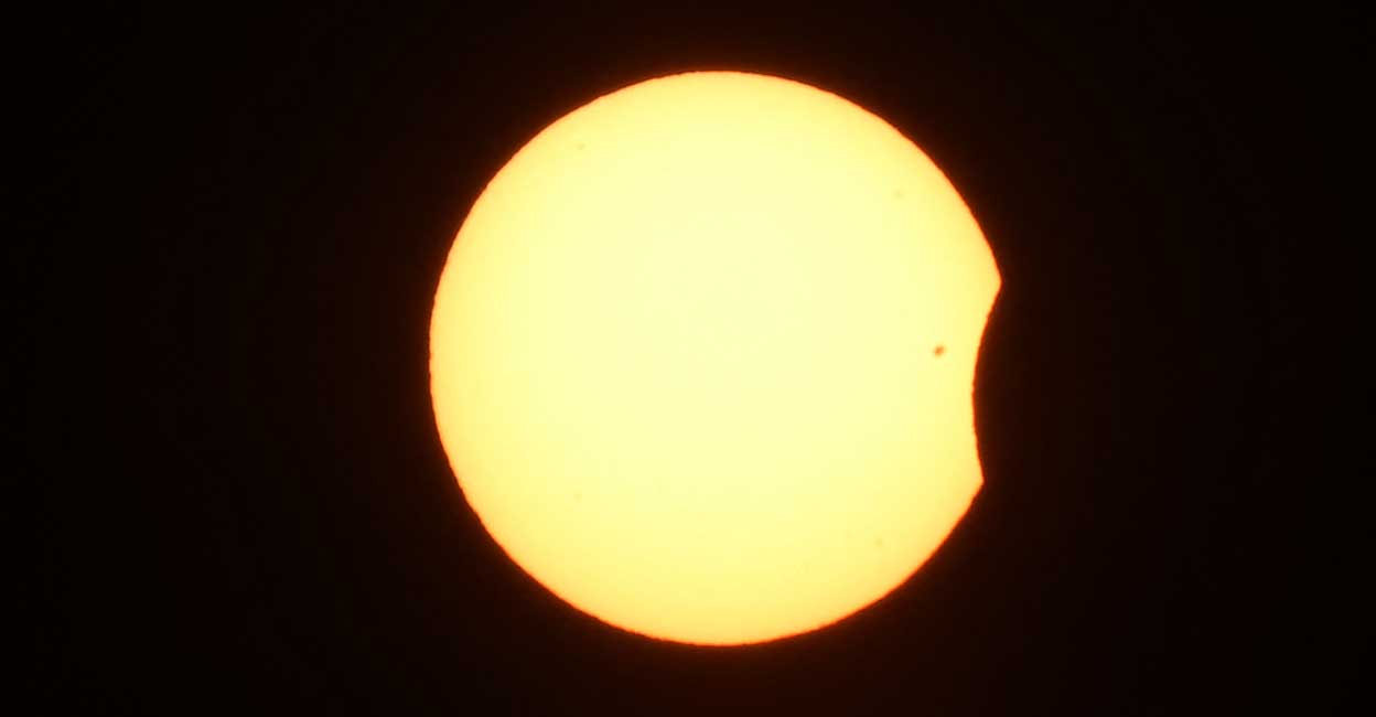 Nepal Solar Eclipse | (Photo by PRAKASH MATHEMA / AFP)